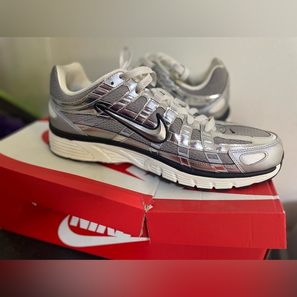 Men’s size 13 Nike P-6000 Metallic Silver and black Air Max. Worn once - Picture 3 of 7